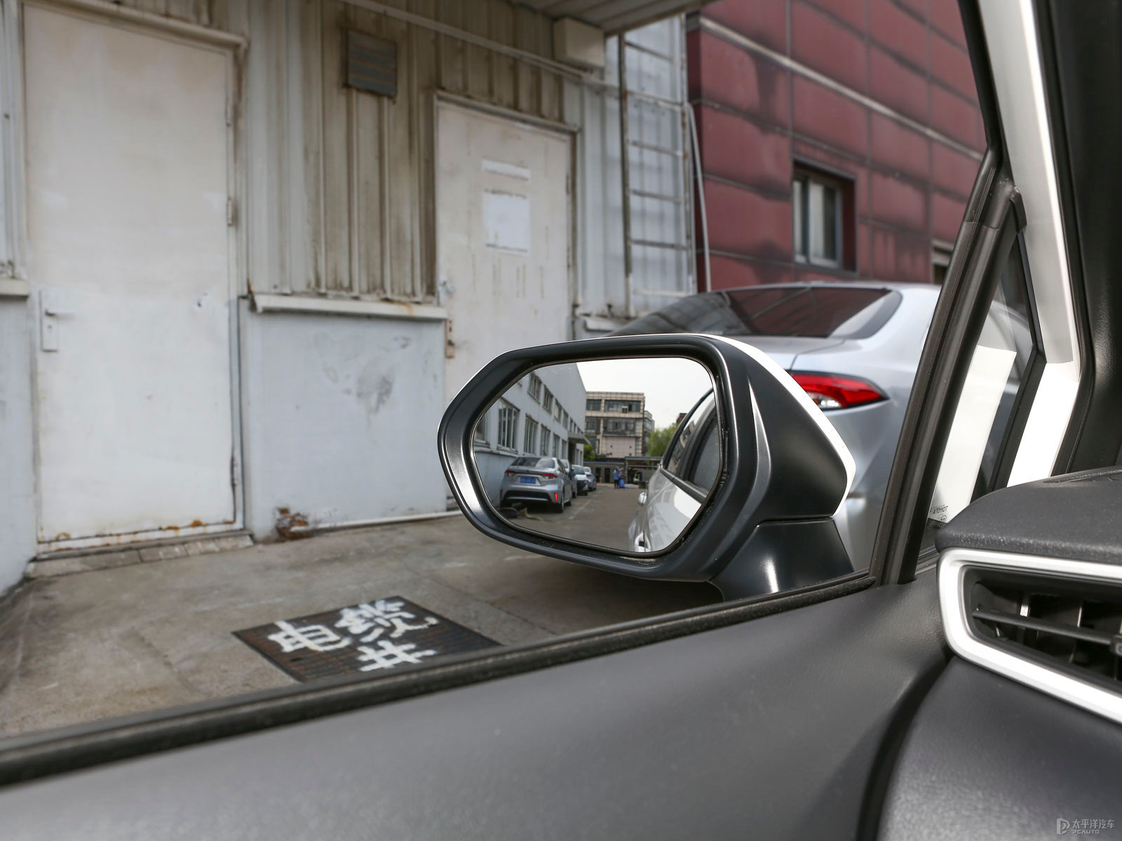 雷凌2021款雙擎1.8H領(lǐng)先版外觀五金解析 精致與耐用的完美融合